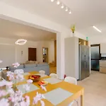 Nadine Sea Side Villa *