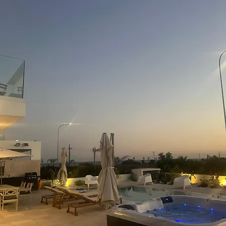 Nadine Sea Side Villa Larnaca