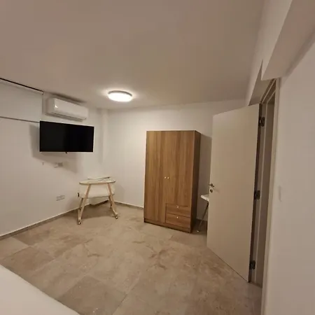 Nadine Sea Side Villa Larnaca