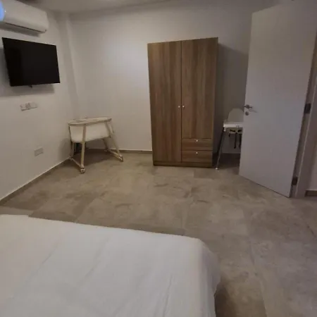 Nadine Sea Side * Larnaca