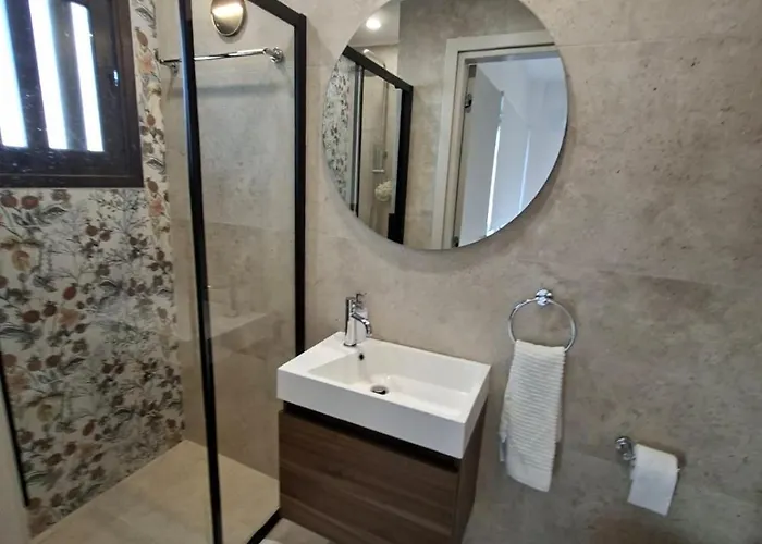 Nadine Sea Side * Larnaca