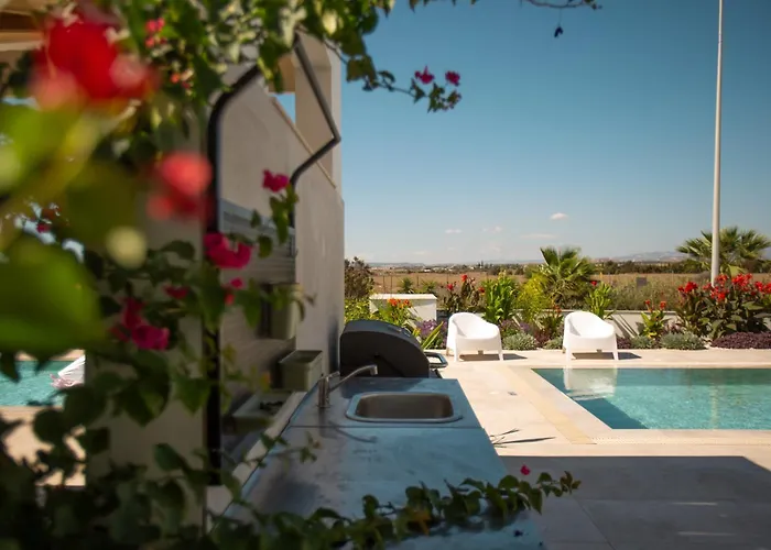 Nadine Sea Side * Larnaca